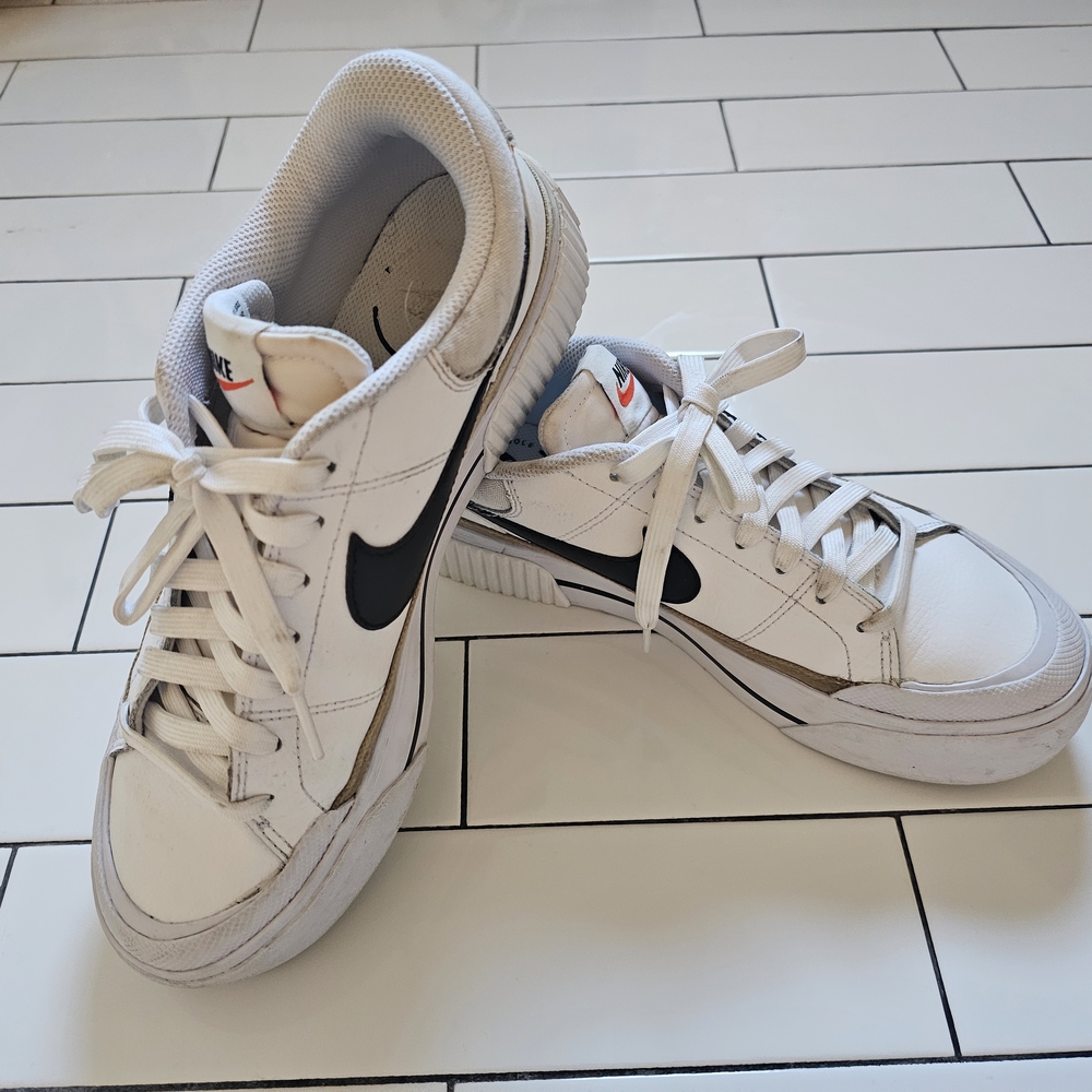 Nike Court Legacy Platfoem